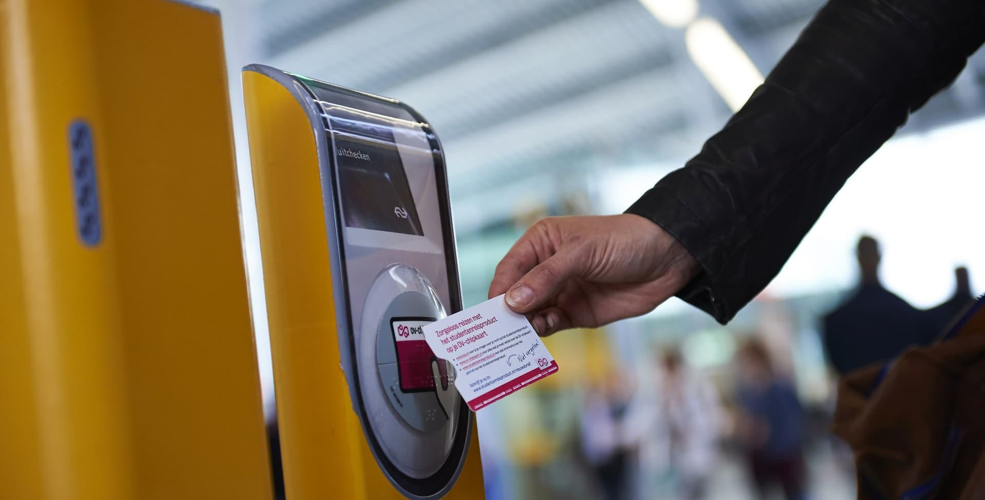 Studenten helpen naar de juiste bestemming
