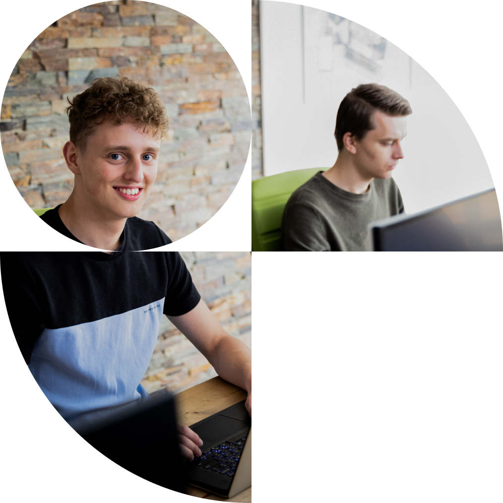 Developer die werkt aan maatwerk website en applicatie development