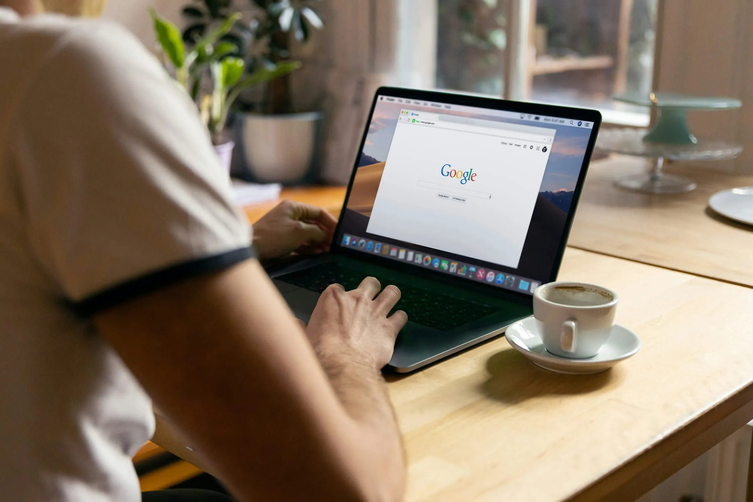 Google zoekresultaten en websitebezoeken als voorbeeld van SEO-prestaties